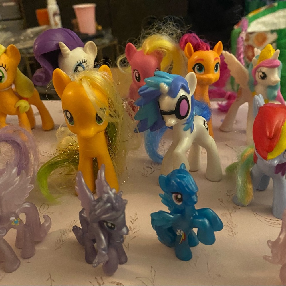 Lot of 24 Official My Little Pony Figures - Picture 11 of 16
